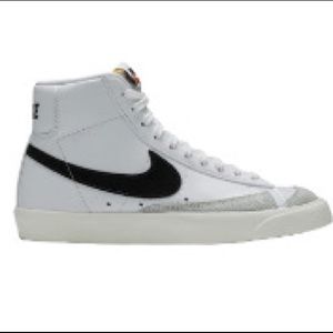 Nike women’s blazer mid 77 vintage